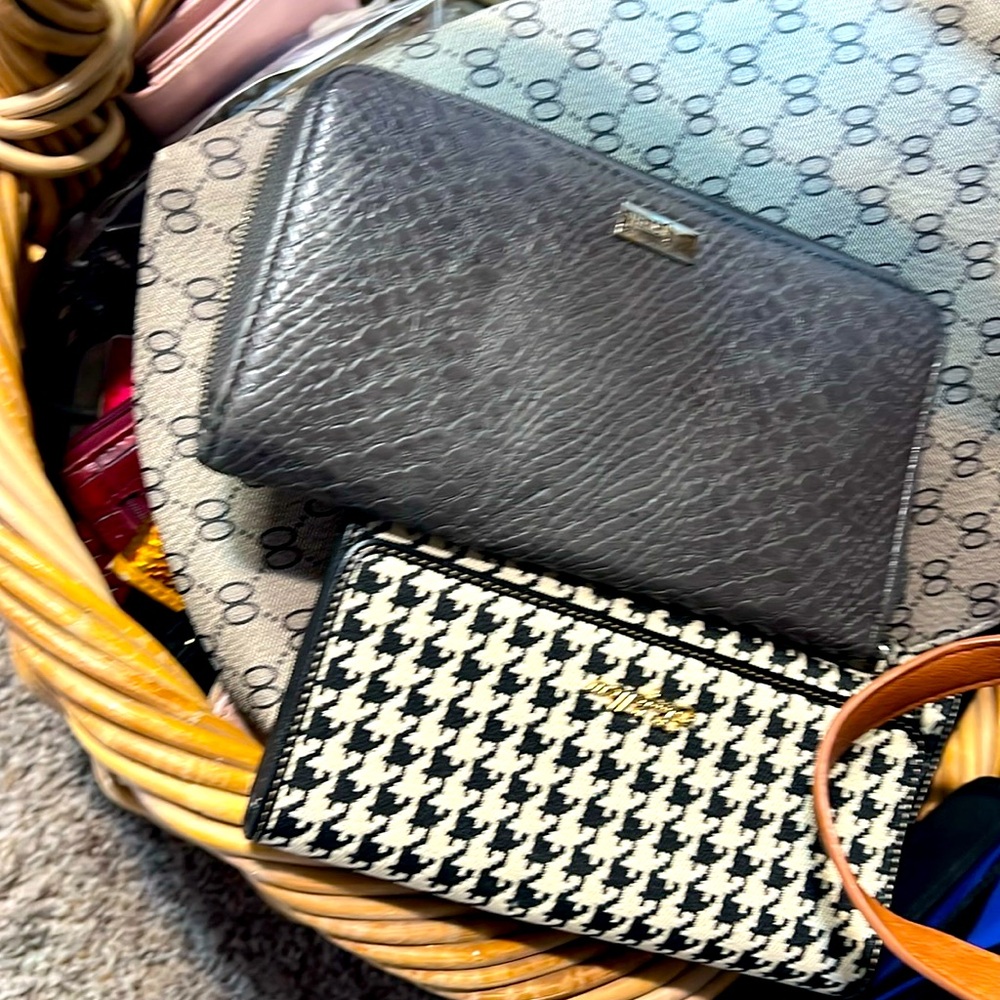 $7 Wallets Live Only!